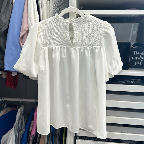 TCEC bubble sleeve blouse - Picture 4 of 4